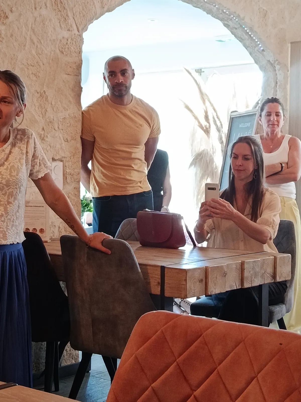 Ambiance conviviale de la soirée, soirée Réseau Actif « La Scène des entrepreneurs » chez L'Aloe, Montauroux