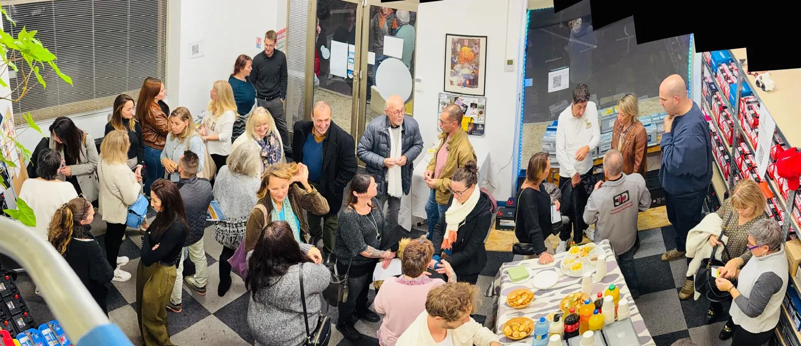 Ambiance conviviale de la soirée, soirée Réseau Actif « Au cœur des entreprises » chez Energie Positive Batterie, Montauroux