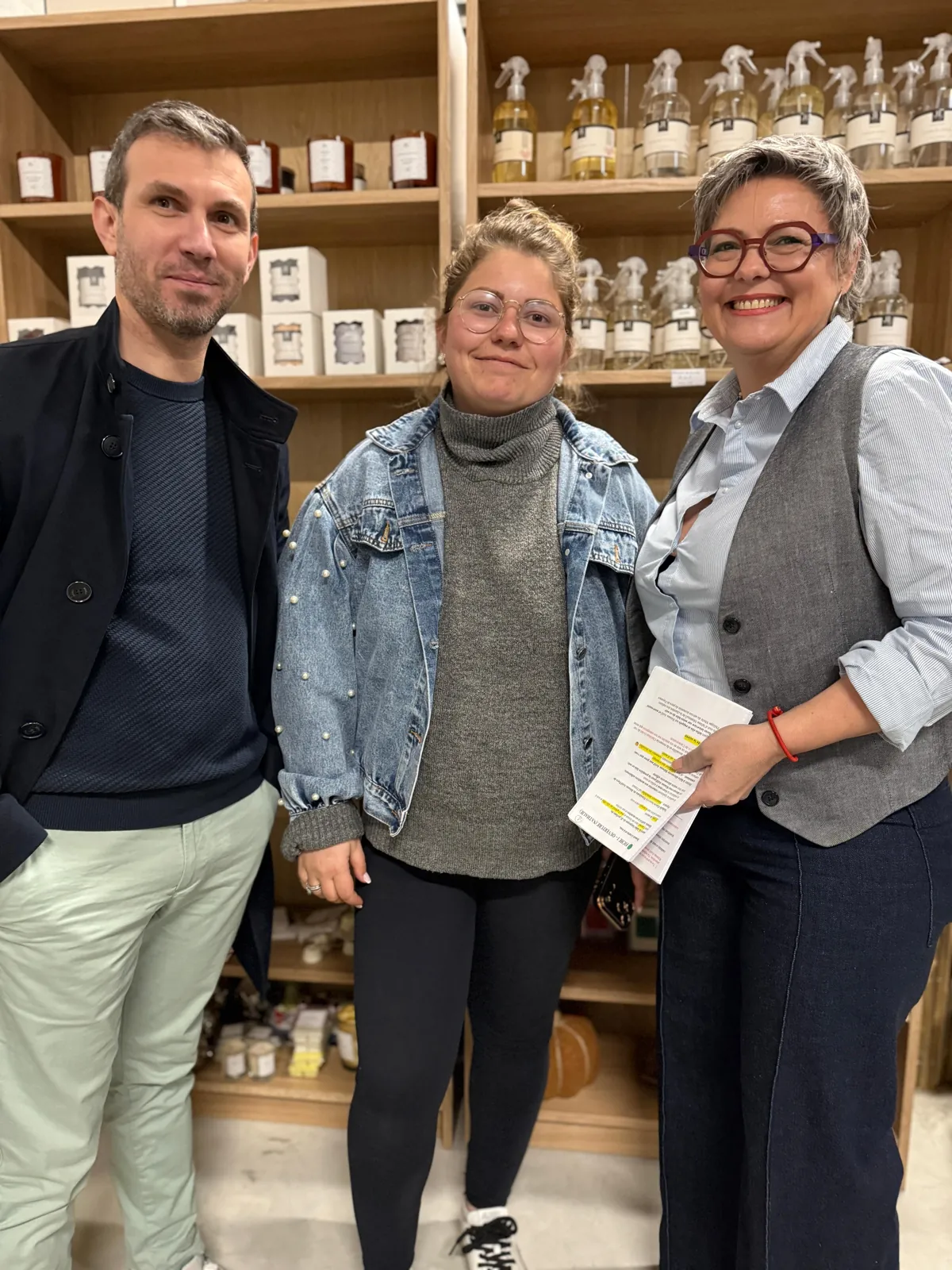 Échanges informels entre membres, soirée Réseau Actif « Au cœur des entreprises » chez JL Perfume, Montauroux
