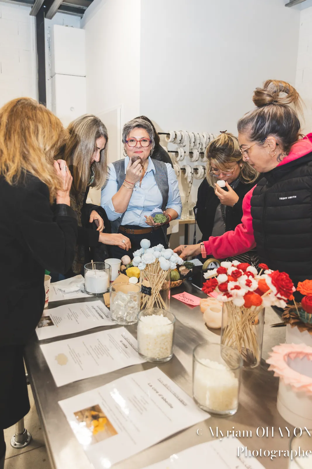 Discussions entre professionnels, soirée Réseau Actif « Au cœur des entreprises » chez JL Perfume, Montauroux